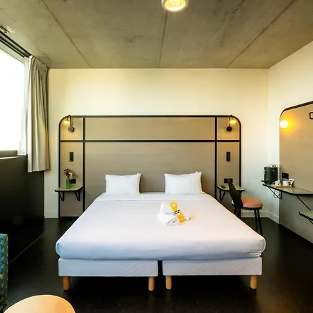 The People - Marais Albergue Paris