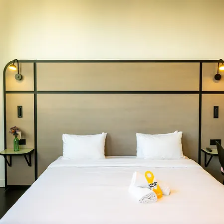 The People - Marais Hostal *