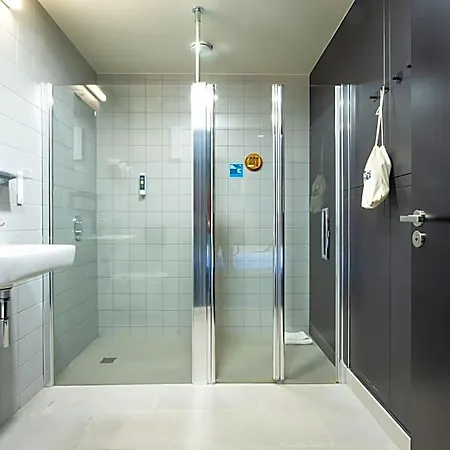 The People - Marais Hostel