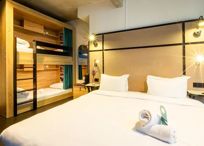 The People - Marais Hostel