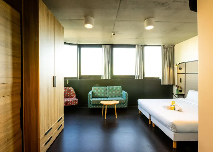 The People - Marais Hostel